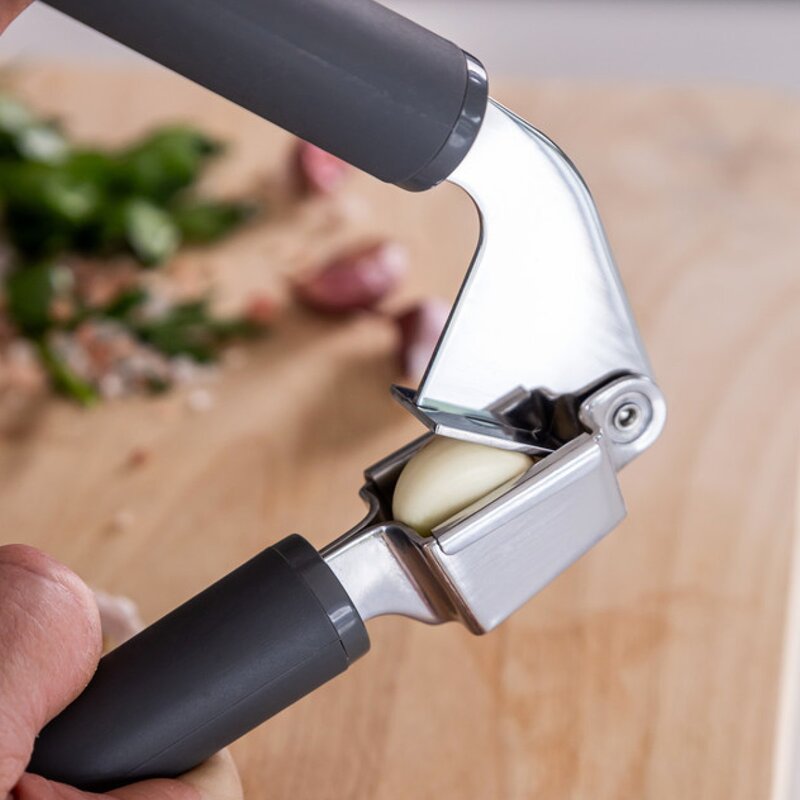 KitchenAid Core soft grip vitlökspress 18,8 cm charcoal grey