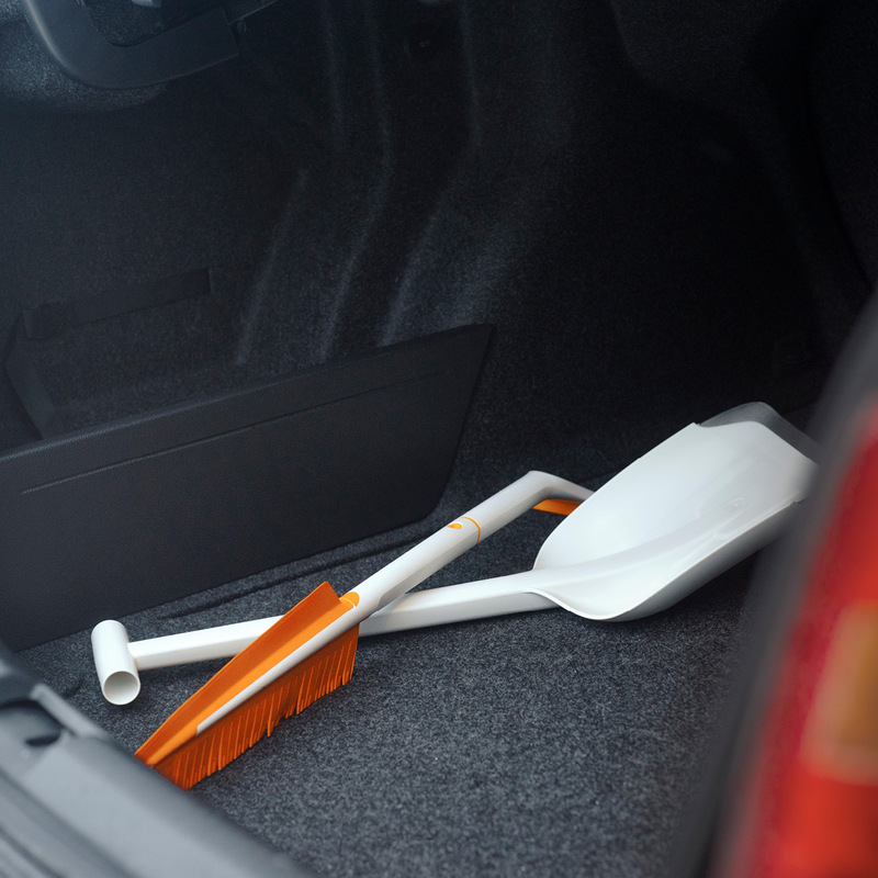 Fiskars SnowXpert™ snöspade 63 cm vit