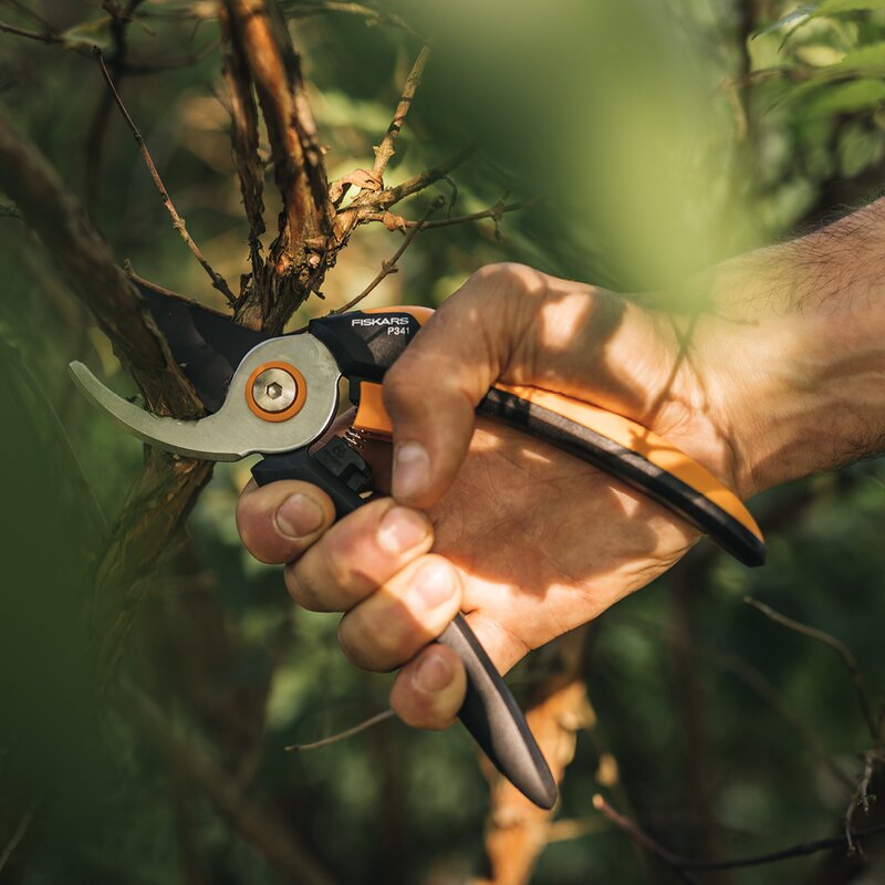 Fiskars Solid™ sekatör P341 20,6 cm svart/orange