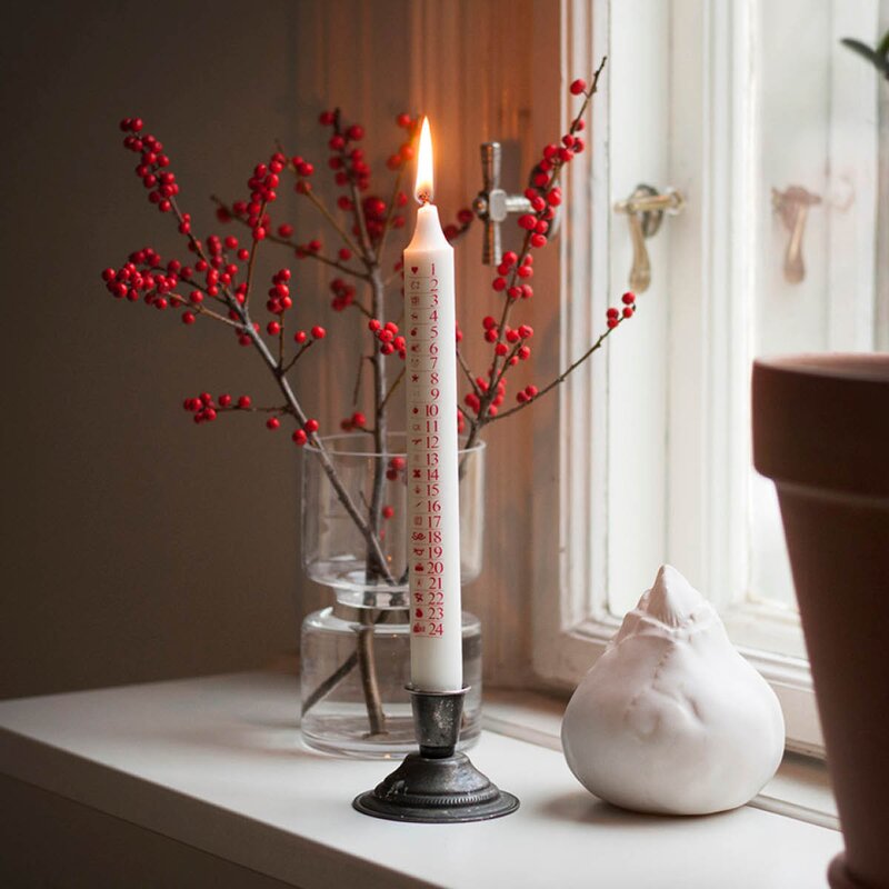 Liljeholmens Kalenderljus kronljus 24 cm vit/röd