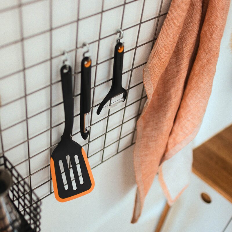 Fiskars Functional Form fruktskalare rörligt blad 25,5 cm svart/stål