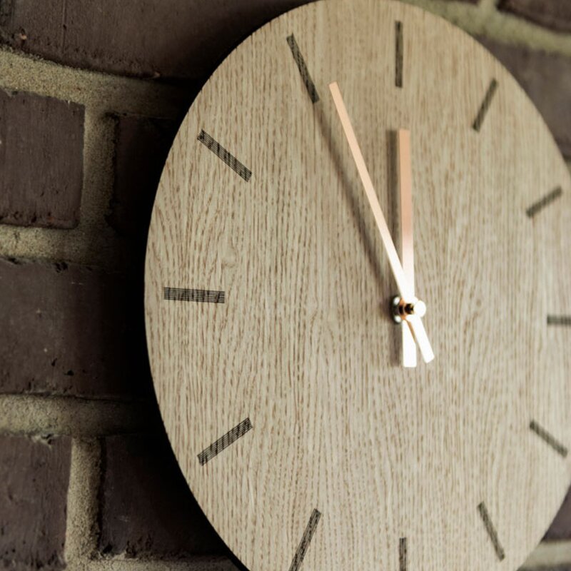 Hemverk Light Oak väggklocka 38 cm ljus ek med guldvisare