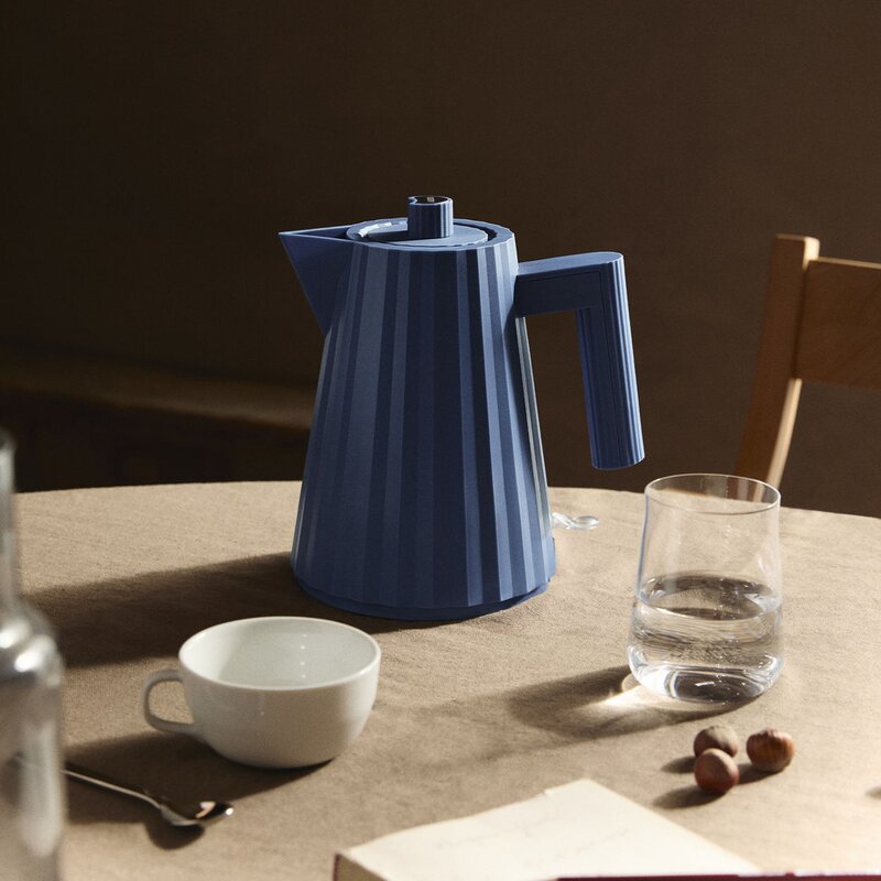 Alessi Plissé vattenkokare 1 L 2400W blå