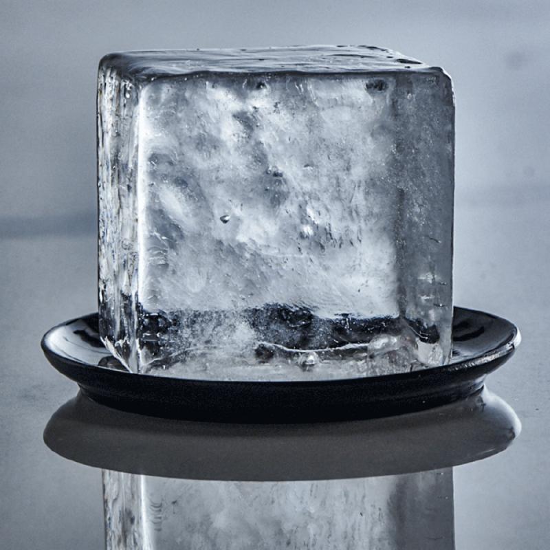 Lurch Isbitform till tärningar 5x5 cm Svart