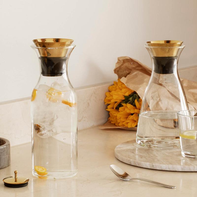 Eva Solo Kylskåpskaraff med vipplock 1 L Mässing