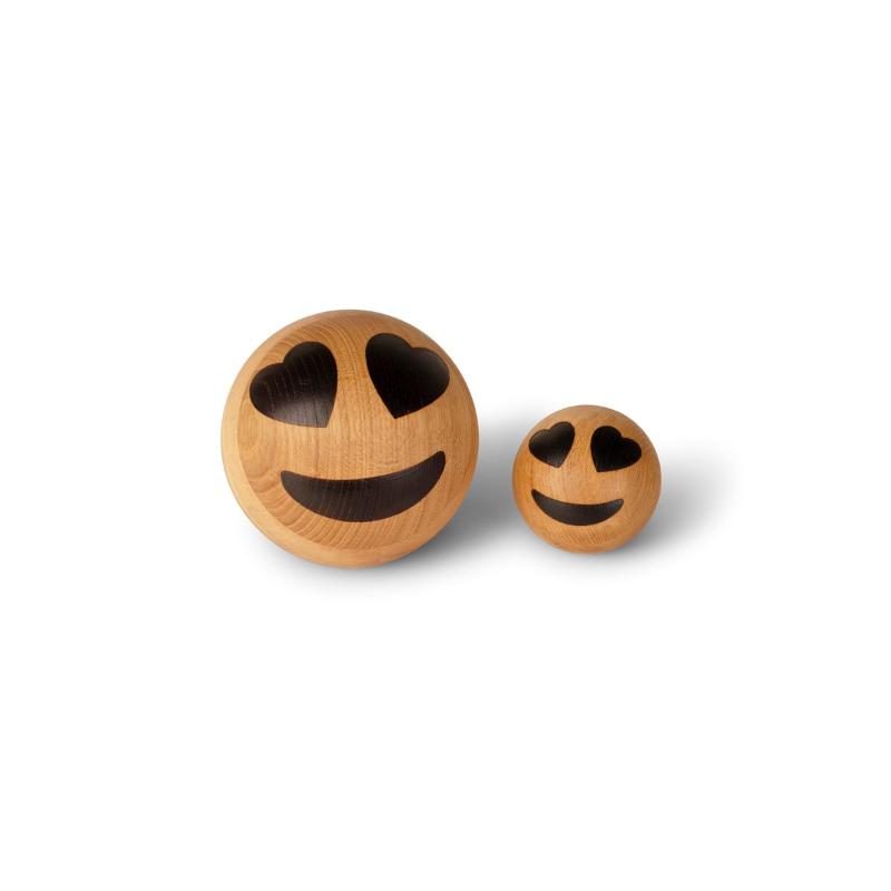 Spring Copenhagen Emojiboll Ek 11 cm Big heart eyes 