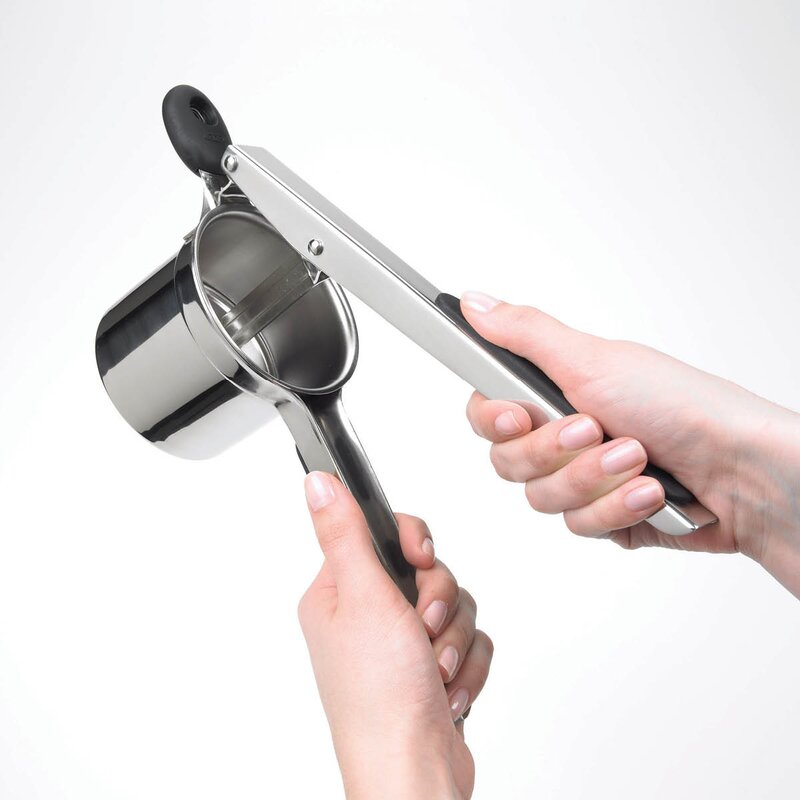 Oxo Potatispress 33 cm rostfritt stål/svart