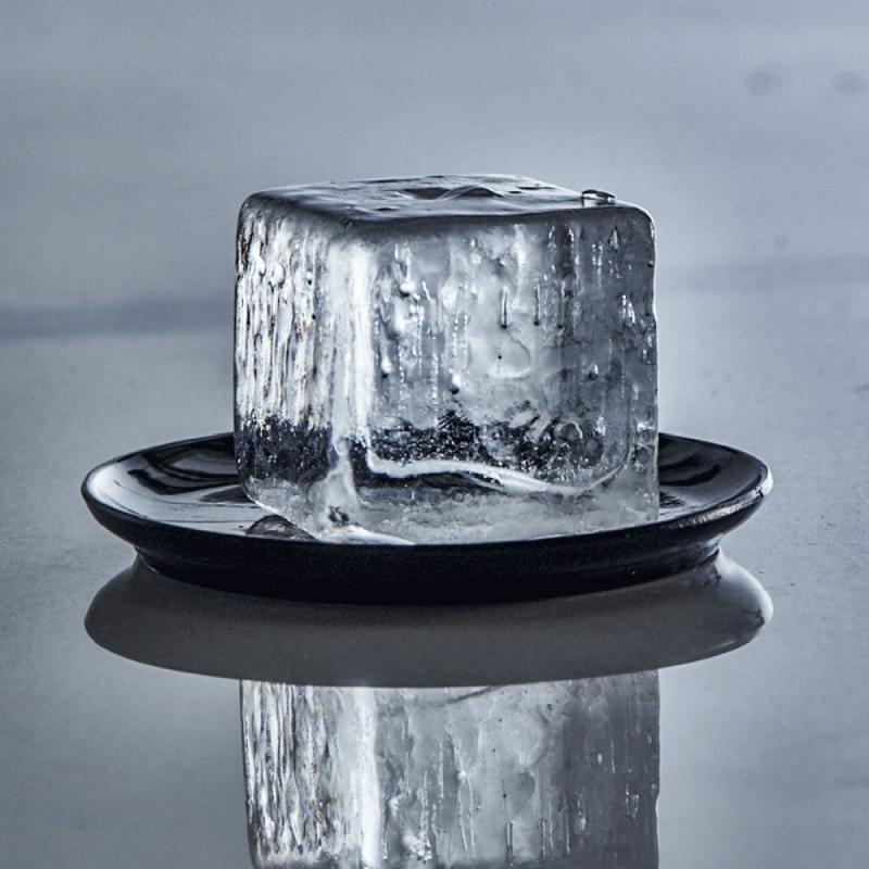 Lurch Isbitform till tärningar 4x4 cm Svart