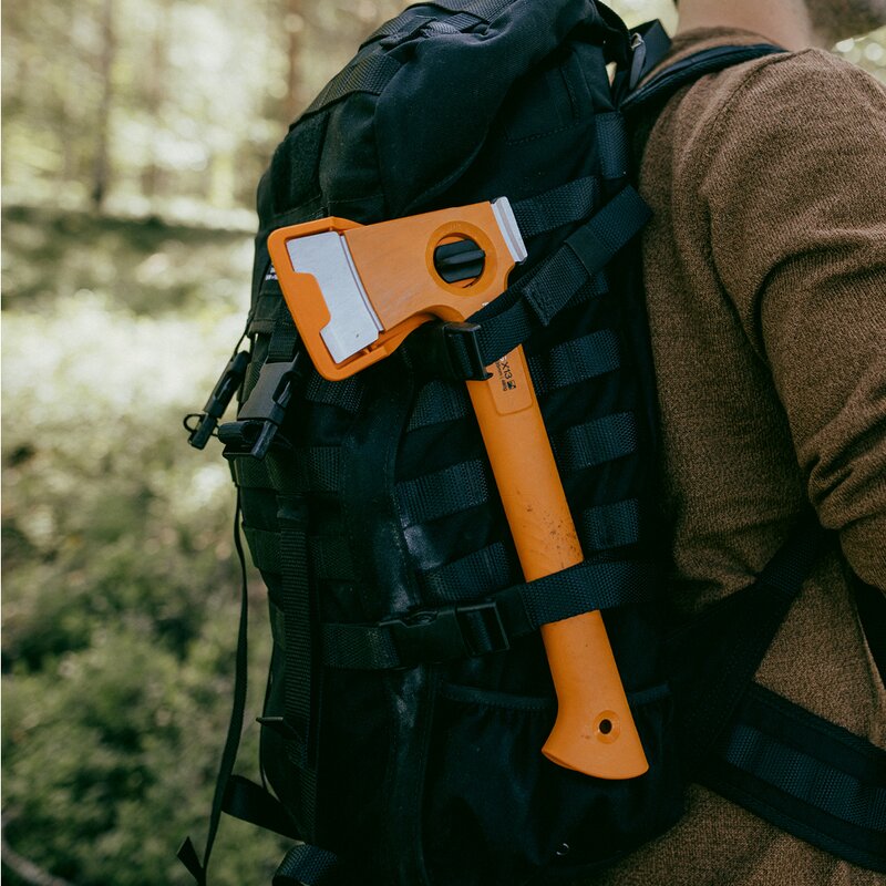 Fiskars X-series™ X13 ultralätt turyxa 33,5 cm orange