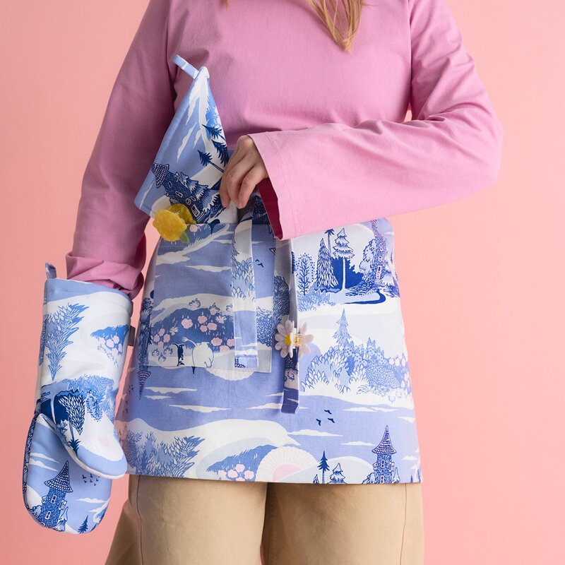 MoominArabia Mumin förkläde 48x67 cm Äntligen hemma